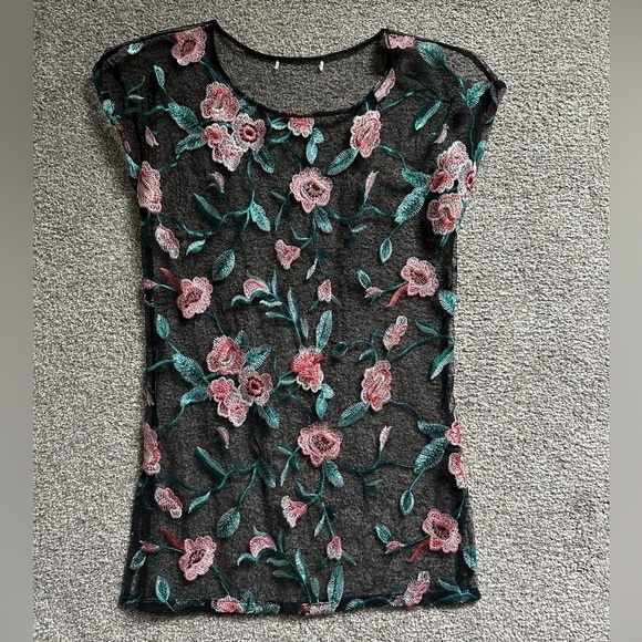 Streetwear Society Tops - Women’s sheer flower top